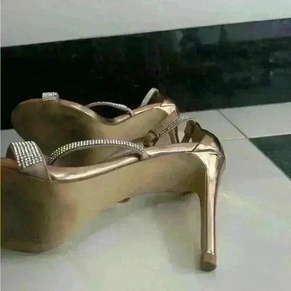 Steve Madden open toe silver crystal beaded heels with gold accents in  size 8 - Picture 7 of 7